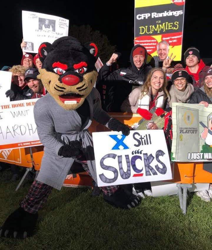 The real feast week!! #bearcats

Beat Norwood U. Central Parkway Community College, Ugly girl Tech!! 🫢