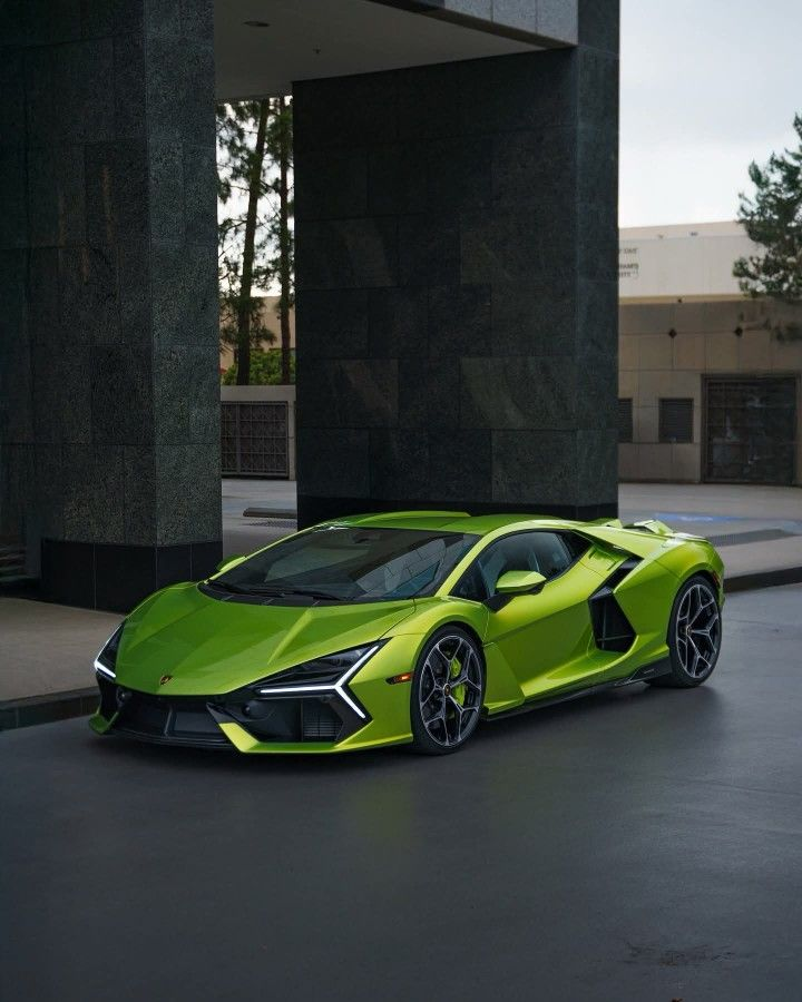 In a world where everyone tries to be inconspicuous, choose your brightest side. This color speaks for itself. ⚡️