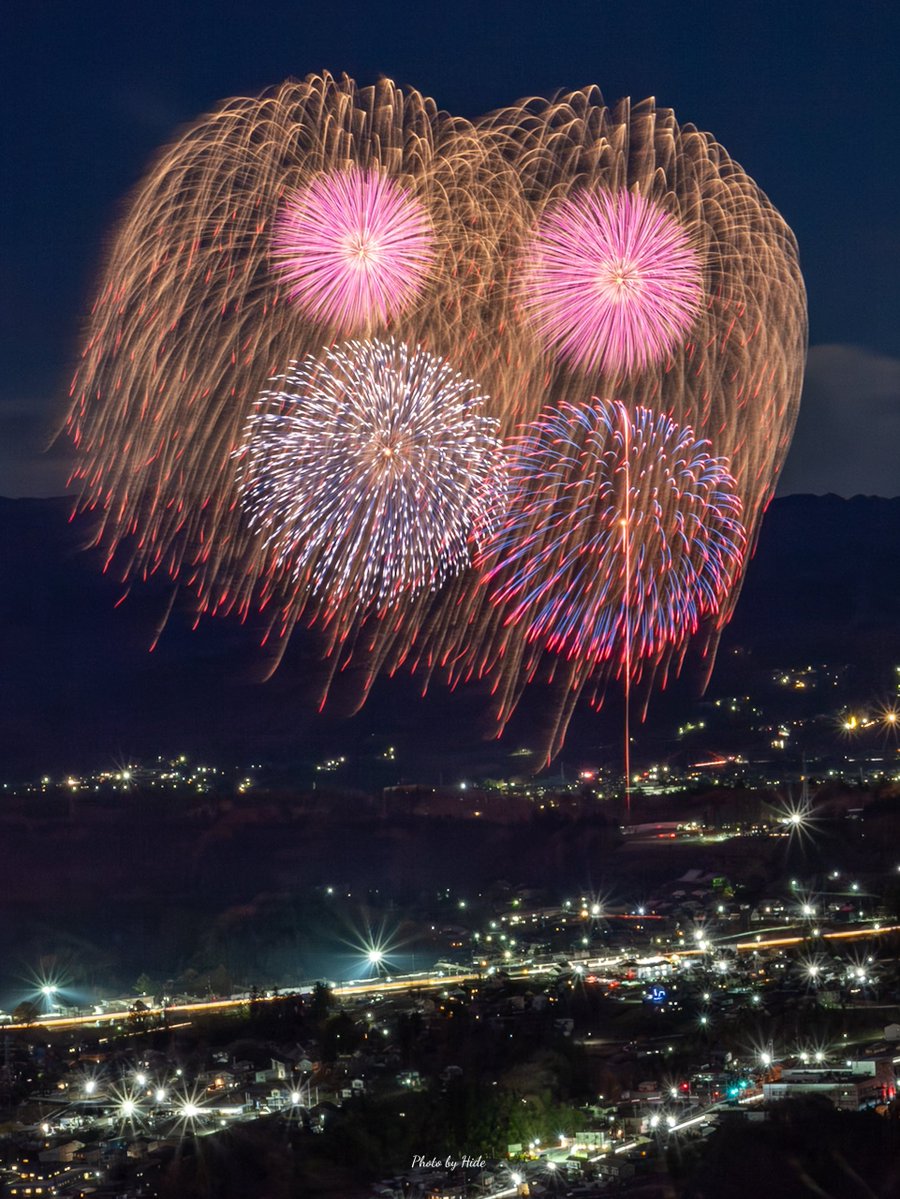 秩父夜祭で最後に打ち上がった中玉2発と大玉2発🎆