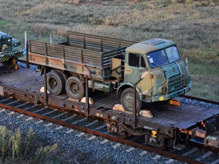 Biorąc pod uwagę, że Grecja 🇬🇷 wciąż posiada ponad 10 tysięcy ciężarówek Steyr 680 🇦🇹 oraz kilkaset pojazdów różnych wersji M35 🇺🇸, może się okazać, że dla Jelcza 🇵🇱 byłaby to prawdziwa Ziemia Obiecana Władysława Reymonta.