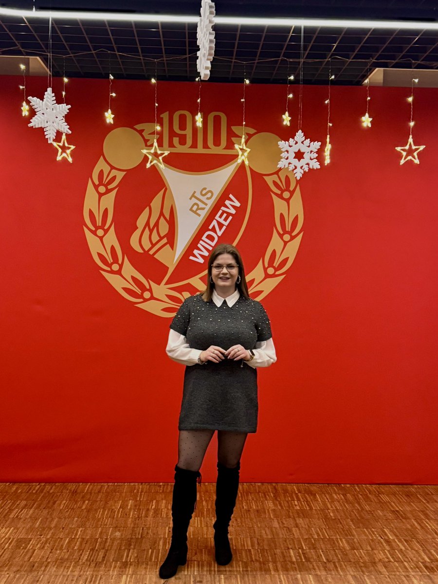 marcelinacim's tweet photo. Stadion troszkę w innej odsłonie. Widzewskich Świąt! 🎄 https://t.co/3E3gqI91ul