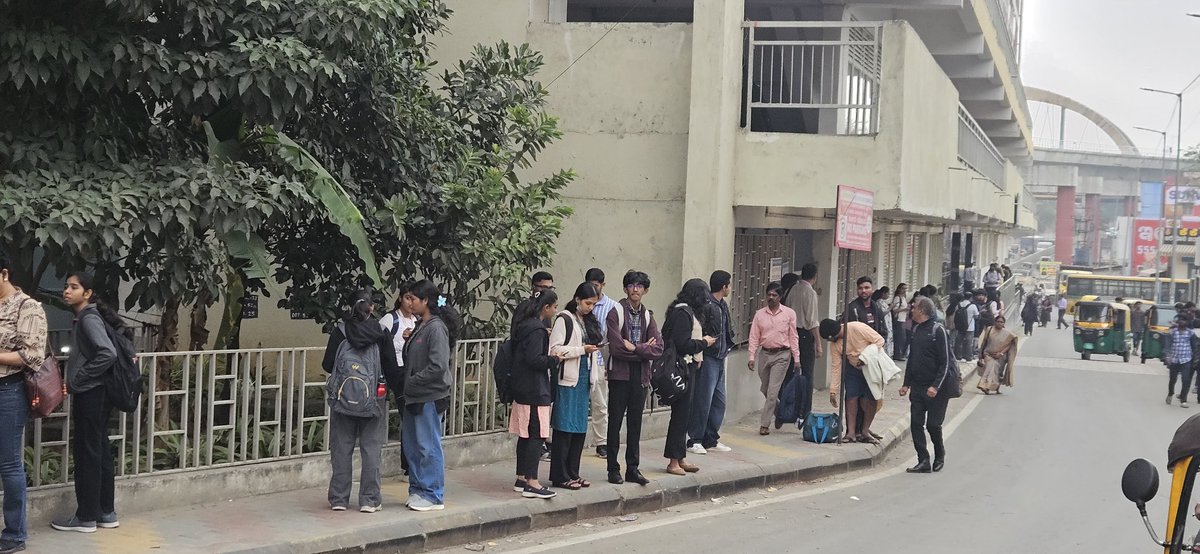 ManjuShettar's tweet image. Purple Line metro trains are currently operating only up to Mysore Road Metro Station. Services between Mysore Road and Challaghatta have been temporarily suspended due to a suicide attempt reported at Kengeri Station. @BlrCityPolice
@AcpKengeri @kengeritrfps