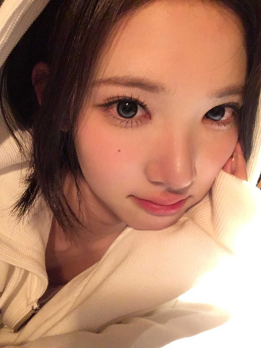 translatingH2H's tweet image. 🌟 Weverse Post 251205 | #지우

#JIWOO : You miss me?🍑

(1 of 2)
#하츠투하츠 #Hearts2Hearts