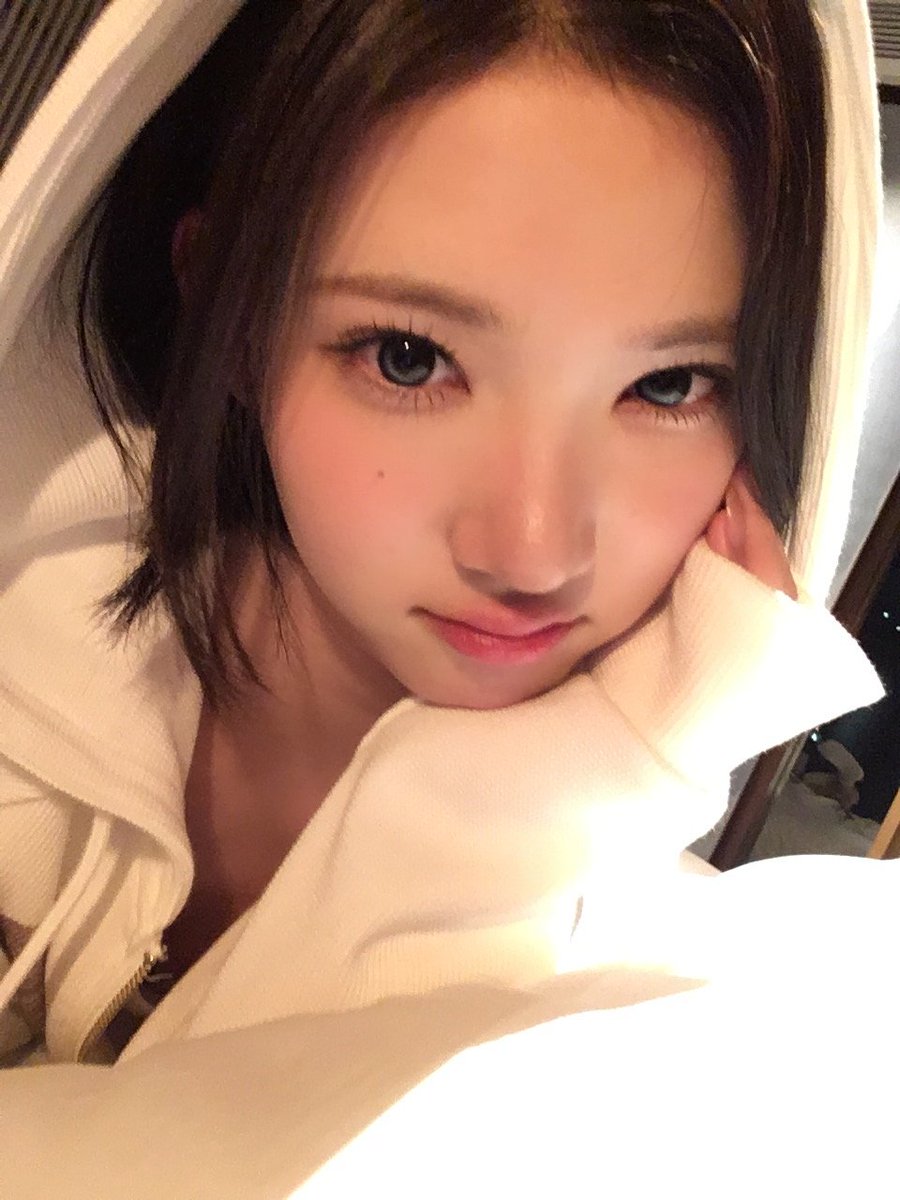 translatingH2H's tweet image. 🌟 Weverse Post 251205 | #지우

#JIWOO : You miss me?🍑

(1 of 2)
#하츠투하츠 #Hearts2Hearts