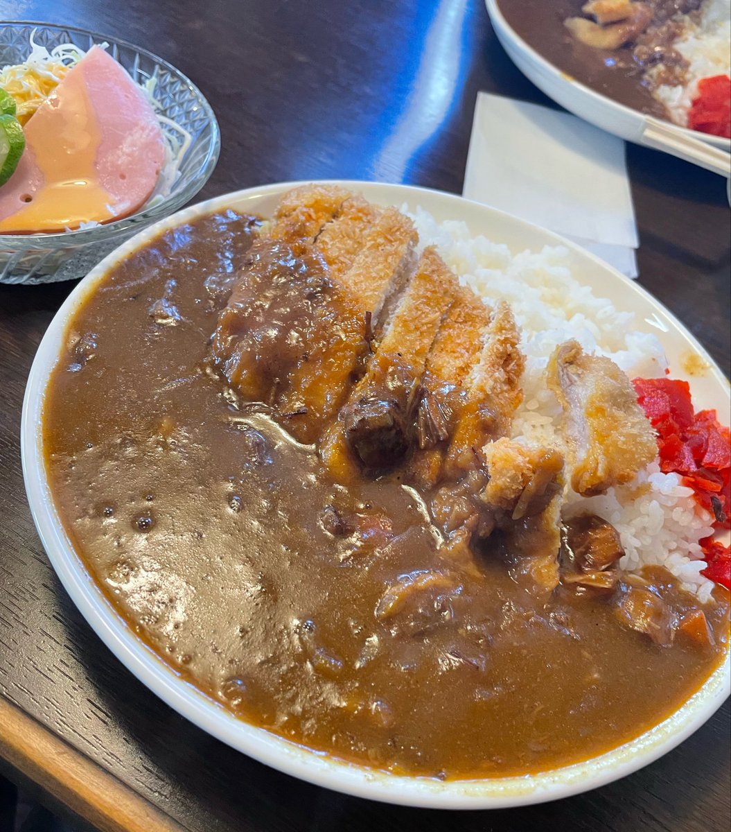 今日のランチ🍛 みんなの憩いの場 松山市北斎院の岡田‼️ カツカレーに