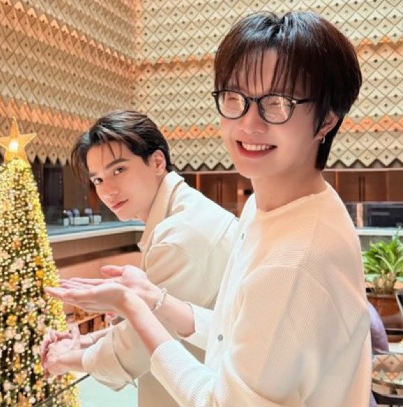 The joy on namping's face omg my Christmas loving boy 

#KengNamping1DaytripxRisebynur