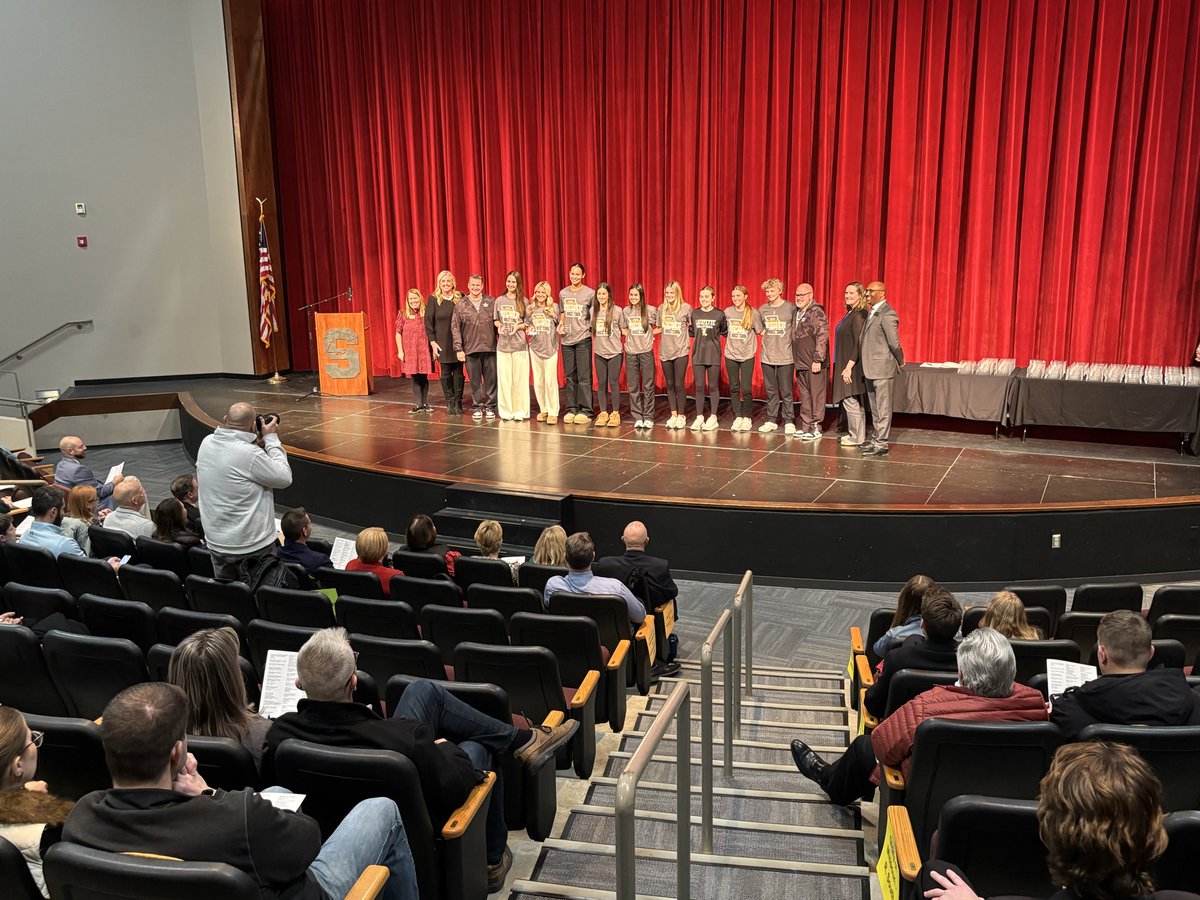 OneRockwood's tweet photo. This evening at Rockwood Summit High, the Rockwood community came together to celebrate more than 200 students and staff members for their accomplishments at the Board of Education Awards Ceremony. Congratulations to all of our awardees! #WeAreRockwood @rockwoodschools https://t.co/aK5P3Xi74v