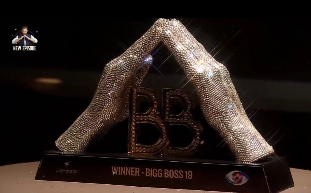 BiggBoss20Tak's tweet photo. #BiggBoss19 Trophy 🏆 https://t.co/qG26114c3d