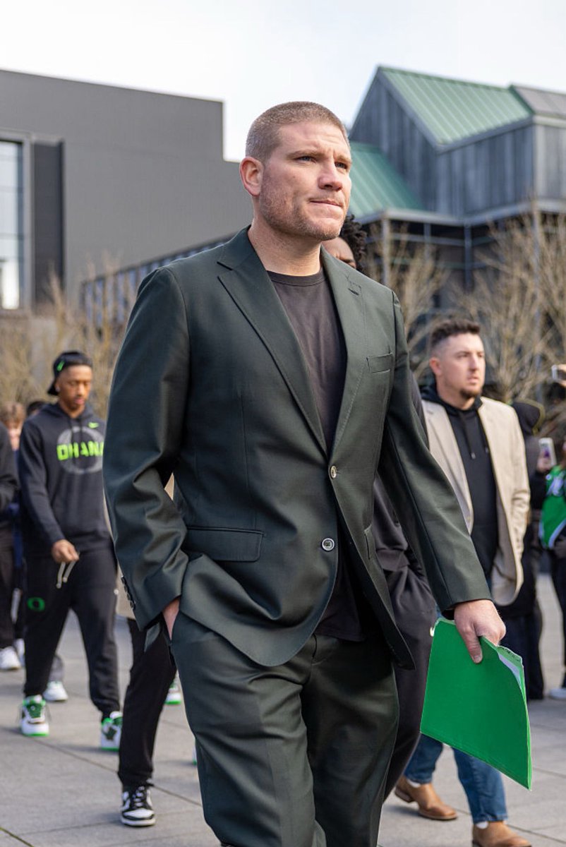 Pete Thamel tweet media