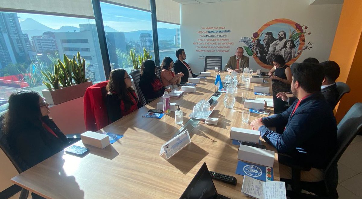 ONUGuatemala's tweet photo. 🌐✨ ¡La ONU sigue fortaleciendo el diálogo y el acercamiento con la juventud!
En el cierre de las Jornadas de Acercamiento a @ONUGuatemala junto a MINUG, con Rafael Zavala, @FAOGuatemala
#MINUG #ONU #Juventud #FAO #Guatemala #ODS https://t.co/KOvIYNLawu