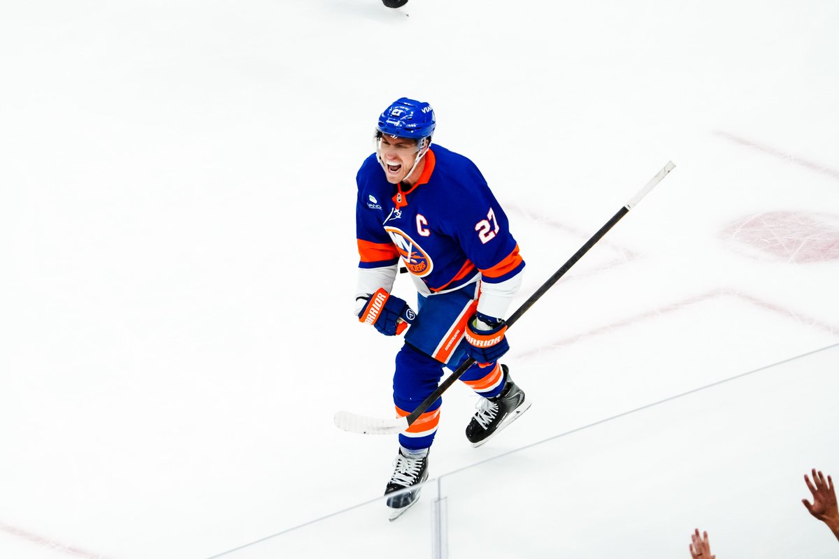 NYIslanders's tweet image. GuEsS ThE AvAlAnChE dOn’T dO wElL oN lOnG IsLaNd.