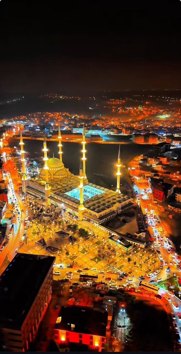 Esselamü aleyküm verahmetullahi ve berekatühü hayırlı nurlu sabahlar hayırlı günler hayırlı işler arkadaşlar 
Allah cc işimizi gücümüzü kolaylaştırsın 
İyilerle karşılaştırsın inşallah 
Tabiki önce iyi insan olmayı bizlere de nasip etsin inşallah 🤲

#günayndın
#hayirlicumalar