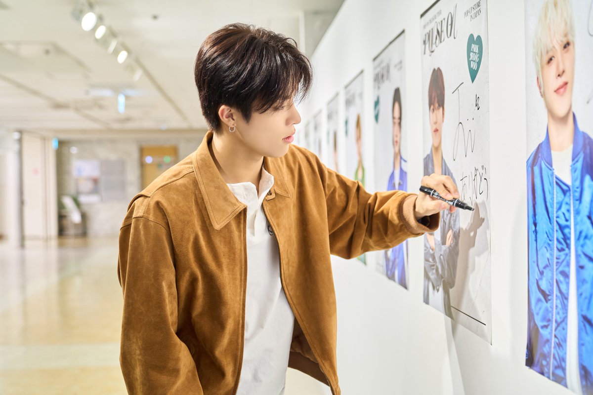 [📸💭]

POP-UP STOREに来店した
#PARKJEONGWOO #SOJUNGHWAN の
ビハインドエピソードを公開✨

#パクジョンウ は #SOJUNGHWAN のうちわに可愛く落書きᝰ✍🏻
#ソジョンファン は #ASAHI のうちわに可愛く落書きᝰ✍🏻

フォトスポットにもサインしてくれました✨

#TREASURE #트레저 #トレジャー