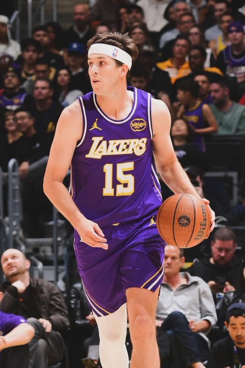 TheHoopCentral's tweet image. AUSTIN REAVES TONIGHT:

44 POINTS 
10 ASSISTS 
5 REBOUNDS 
13/21 FGM
41 MINUTES 

ALL-STAR REAVES. 🔥🔥🔥🔥