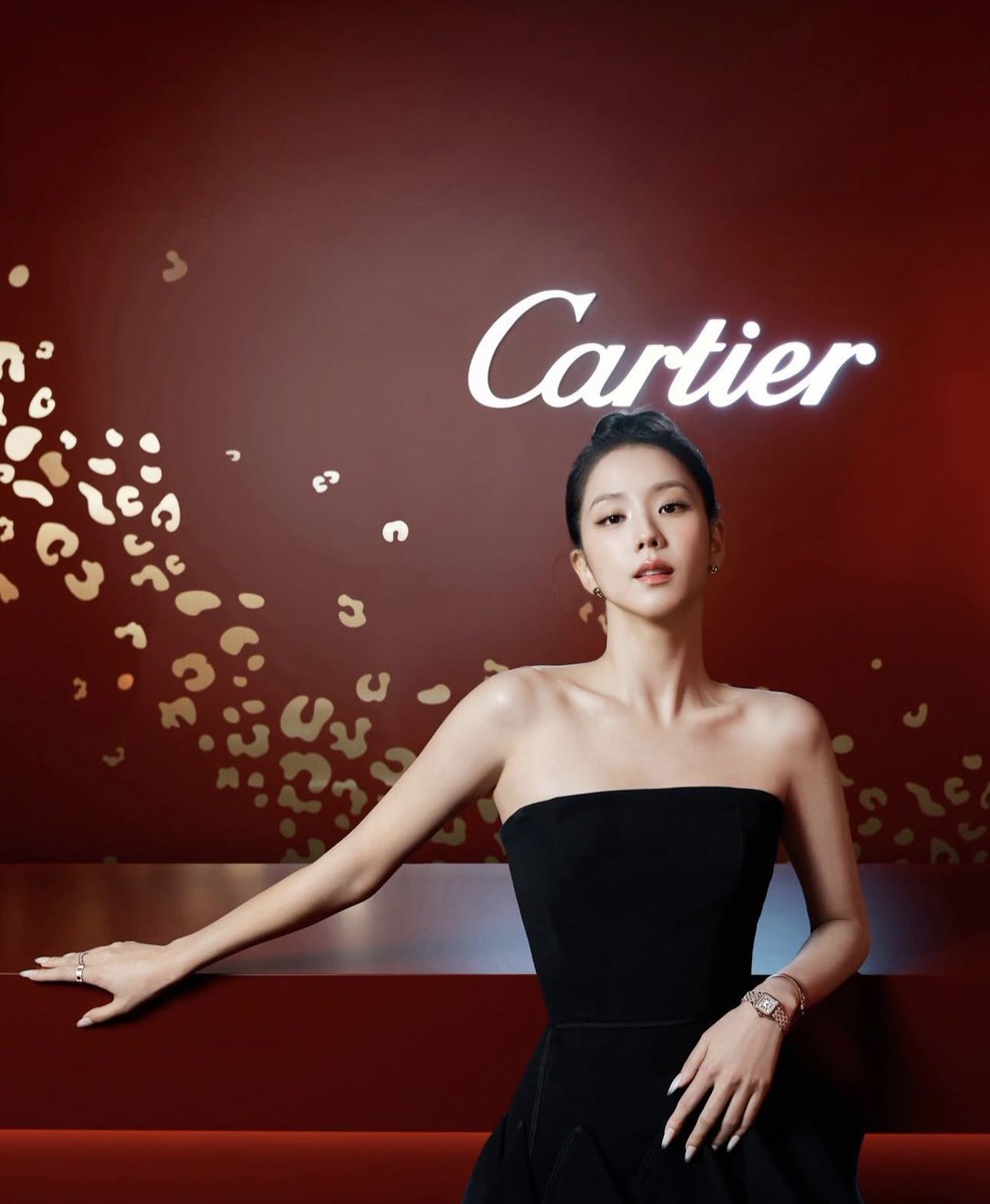 NEWSJISOO's tweet photo. #JISOO x Cartier year-end party. https://t.co/Ya3nCMR2Tw