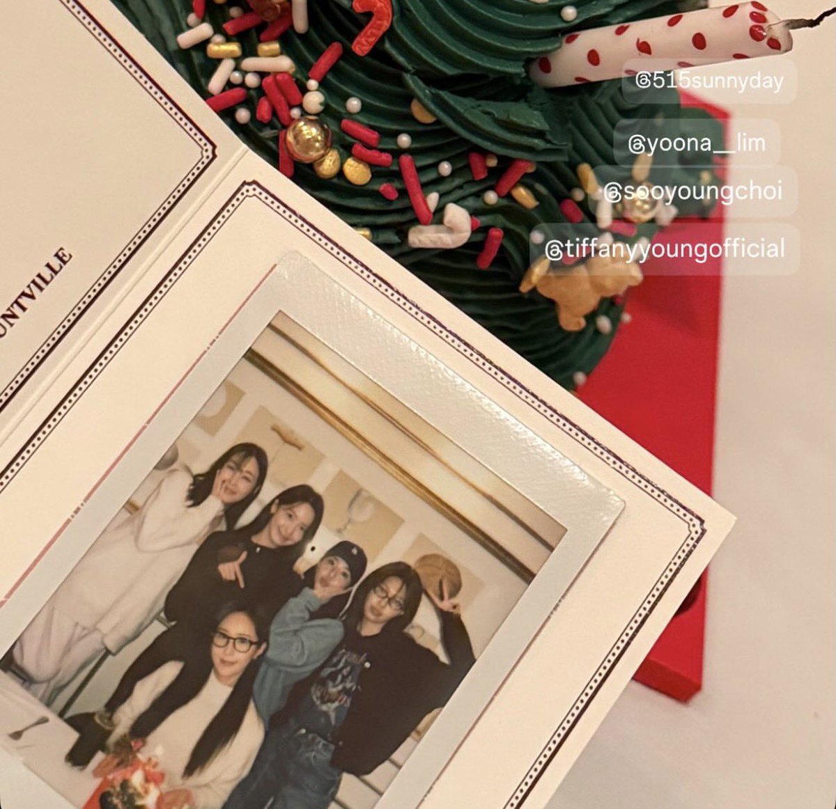 แค่เห็นโซชิอยู่ในเฟรมเดียวกัน ถึงจะไม่ครบมันก็ดีใจแล้วอะ รอคัมแบคอยุ่นะ รีบประกาศหน่อยพี่หนุจะเก้บตังไปเกาหลี😭😭😭😭