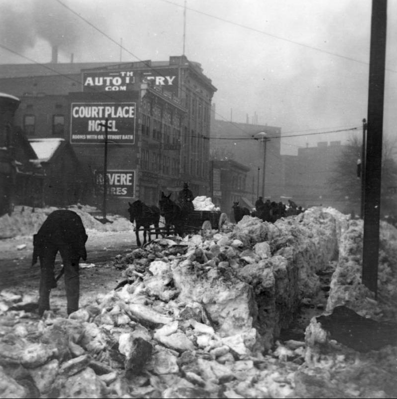 BianchiWeather's tweet photo. Denver's biggest snowstorm peaked 112 years ago today, as over 20" of snow fell on Dec. 4, 1913 alone! 

In all, 45.7" of snow fell between Dec. 1-5 (mostly on the 4+5), Denver's biggest snowstorm on record. 

It took nearly a full month to clean up!

📸: @denverlibrary 

#COwx https://t.co/dg96mLub2u