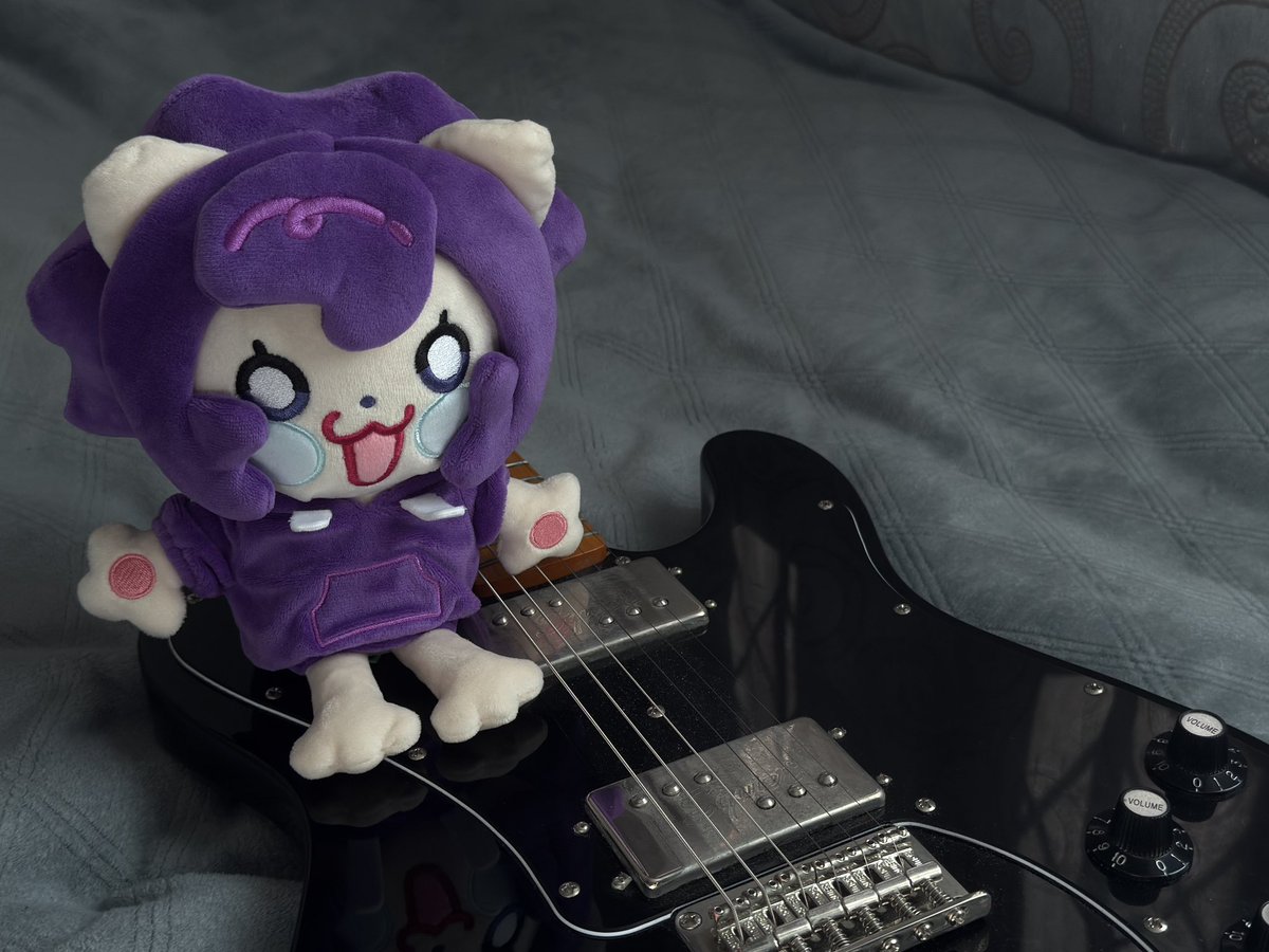 Adding another cool plushie to my collection. <a href="/borenii_/">🍔</a>