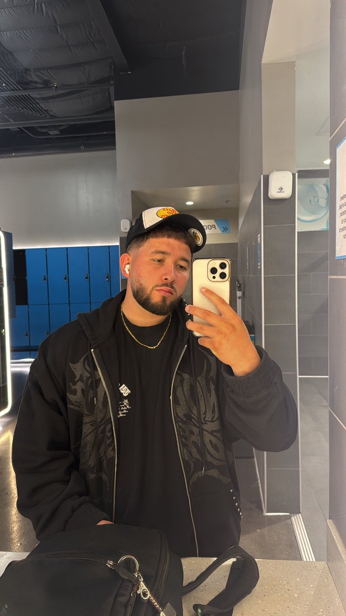 JRCL95's tweet image. Waiting on your message 🔗 🫣🫶🏻🐷