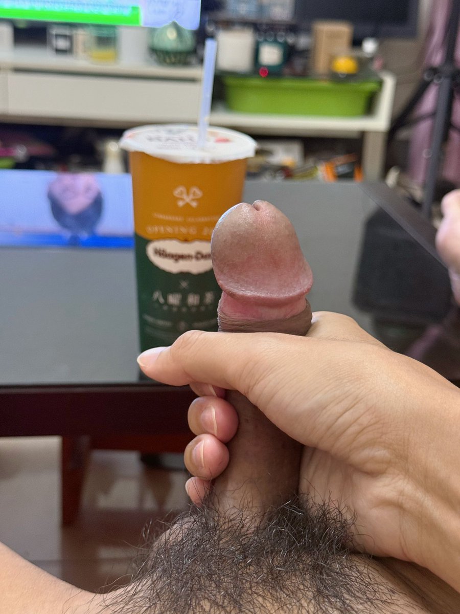 bbsofun's tweet photo. 吃威真的會自己變很硬
有騷穴能幫忙嗎 🥵 https://t.co/cMZd3CJlry