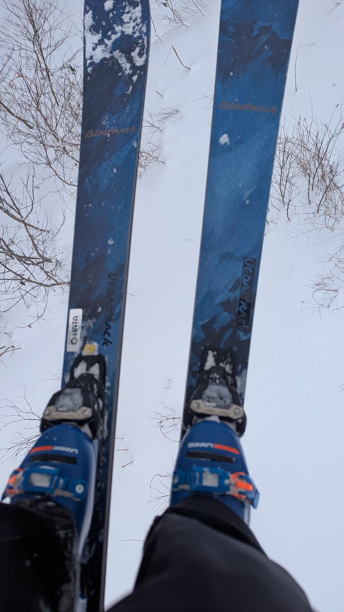 mimasa80358569's tweet photo. BLASTRACK FARTHERは良い板だわ。
板がたわんでくれるから、シーズンはじめの脚力不安でもしっかり曲がるし乗れる。
#FARTHER
#BLASTRACK
#UedaSTRACK https://t.co/VqPZt2l5Gd