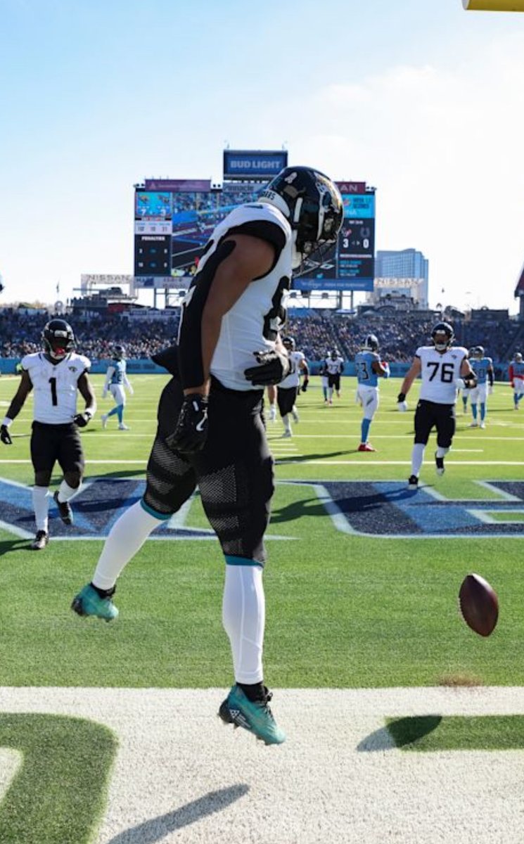 Daniel Davis tweet media