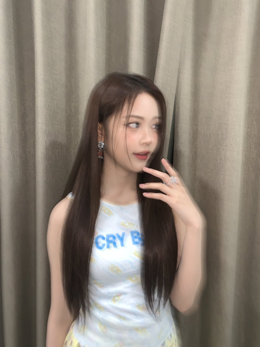 Hearts2INA's tweet image. 251205 #CARMEN weverse post

breathe if im your favorite🤓
thank you💗 

#Hearts2Hearts #하츠투하츠 #H2H
@Hearts2Hearts