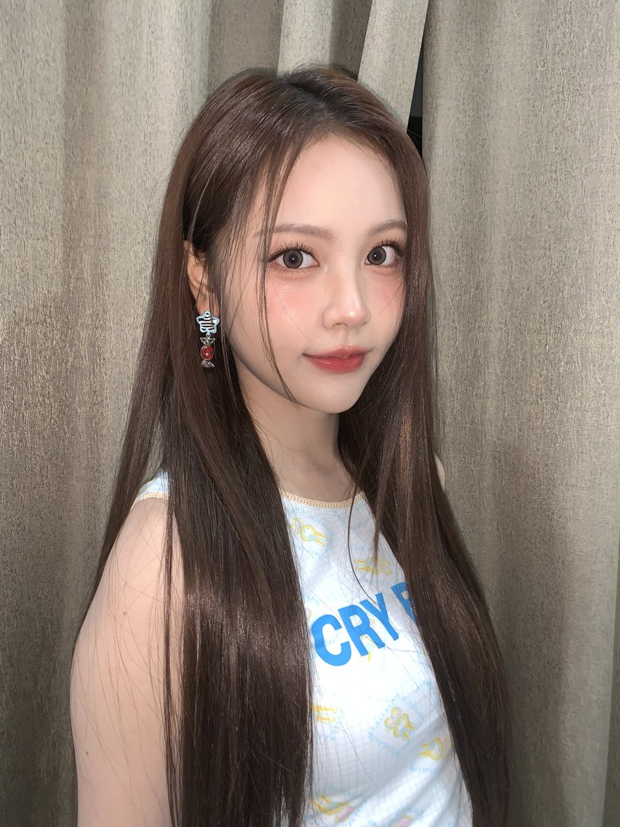 Hearts2INA's tweet image. 251205 #CARMEN weverse post

breathe if im your favorite🤓
thank you💗 

#Hearts2Hearts #하츠투하츠 #H2H
@Hearts2Hearts