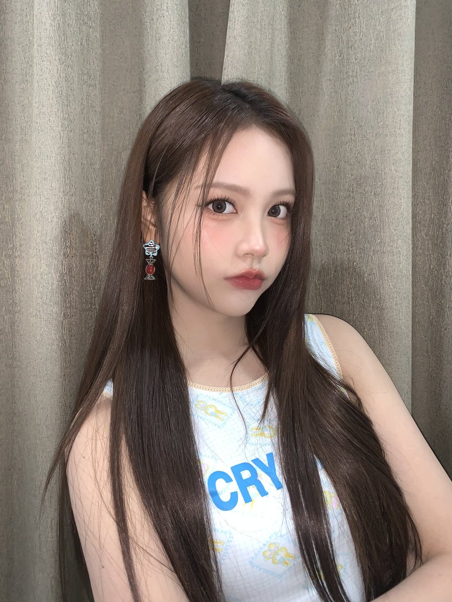 Hearts2INA's tweet image. 251205 #CARMEN weverse post

breathe if im your favorite🤓
thank you💗 

#Hearts2Hearts #하츠투하츠 #H2H
@Hearts2Hearts