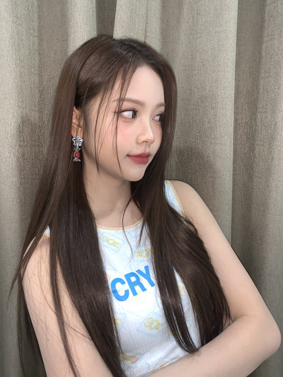 Hearts2INA's tweet image. 251205 #CARMEN weverse post

breathe if im your favorite🤓
thank you💗 

#Hearts2Hearts #하츠투하츠 #H2H
@Hearts2Hearts