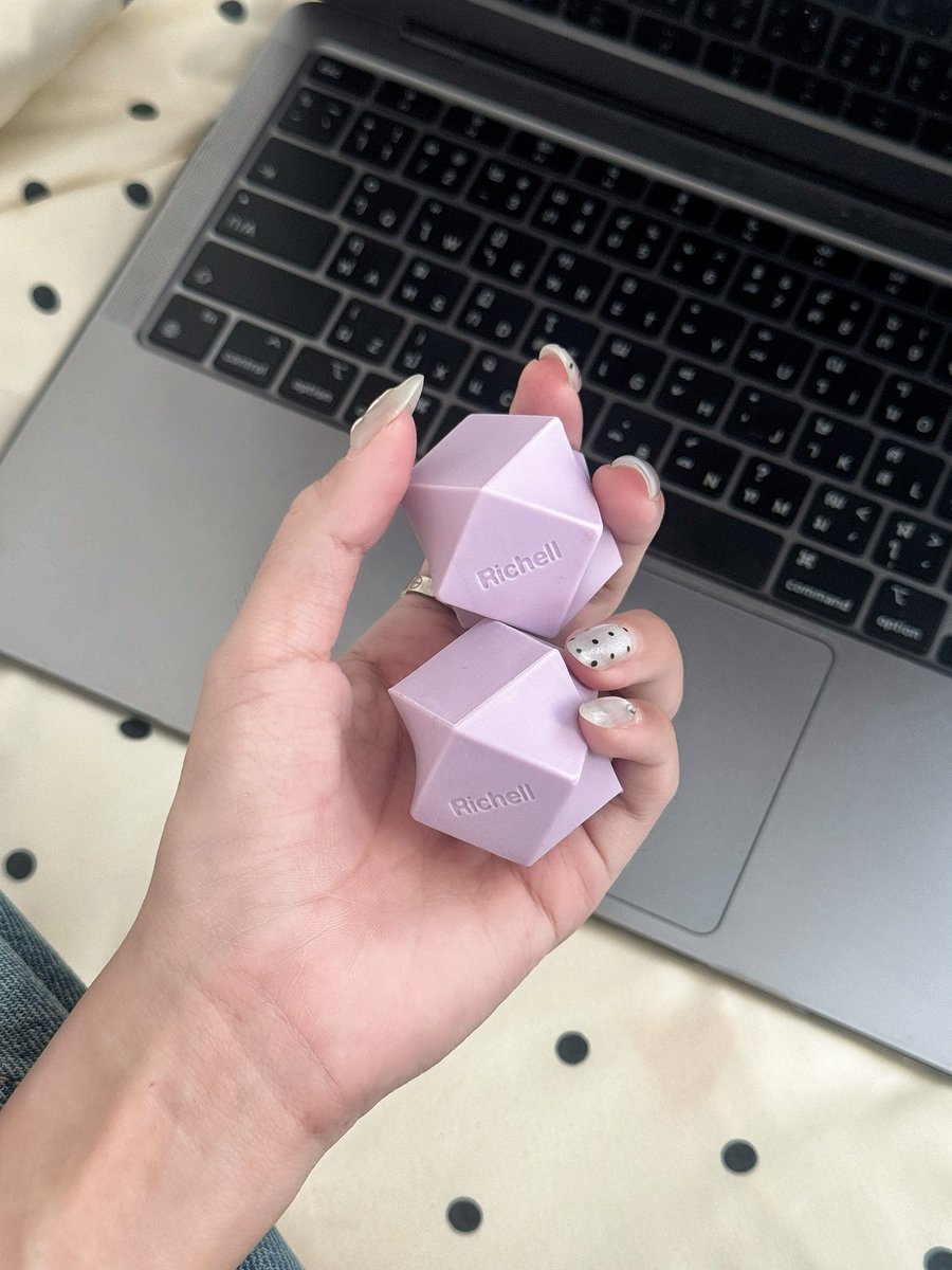 yoxrgravity's tweet image. ถ้าให้เลือก 1 ชิ้น แนะนำ hand roller ฮะ เพราะถ้าใครรู้สึกว่าการบีบอะไรสักอย่างมันผ่อนคลาย อันนี้คือที่สุด 🙂‍↕️ บีบได้ คลึงได้ มือหายเมื่อย