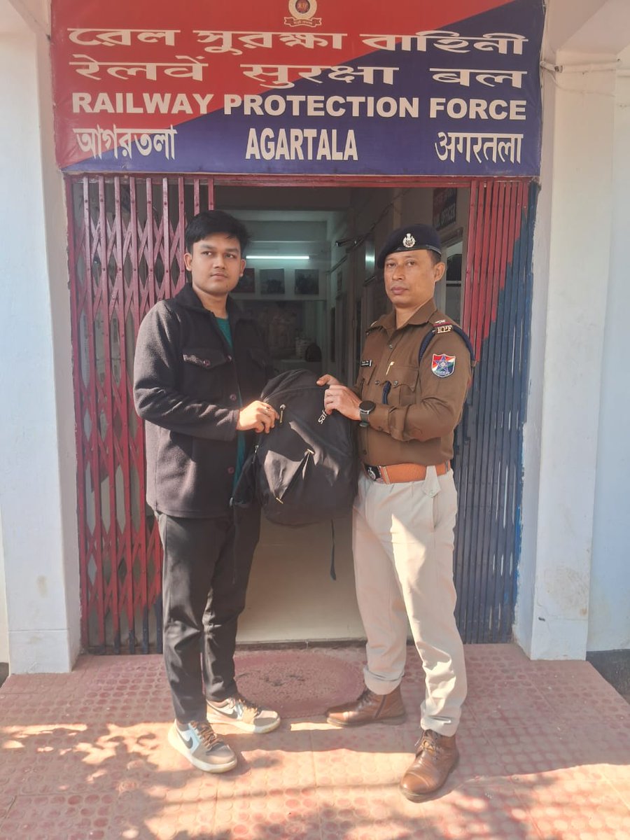 #OperationAmanat
<a href="/RPF_INDIA/">RPF INDIA</a>
<a href="/RailMinIndia/">Ministry of Railways</a>
<a href="/zscrnfr/">ZSCRNFR</a>
<a href="/drm_lmg_nfr/">मं.रे.प्र.लामडिंग, पू.सी.रेलवे / DRM LUMDING NFR</a>
<a href="/rpfpcagtl/">RPF post Agartala</a>
On 04.12.2025 team  of #RPF_AGTL  handed over  one  left behind recover  bag, containing Laptop, value Rs 50,000/-.from GS Coach of 13173 UP at UDPU Station  on 03.12.2025 &amp;  handed over to its owner.