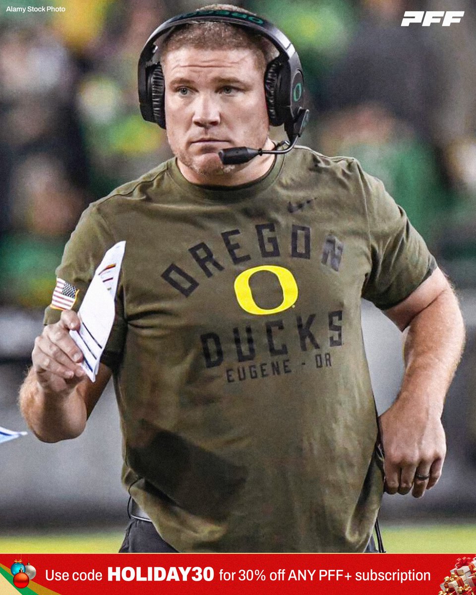 PFF_College's tweet image. Cal is hiring Oregon Defensive Coordinator Tosh Lupoi as their next Head Coach 🟡🔵

Since 2023 Under Lupoi, Oregon’s Defense has had a 90+ Grade EACH Season