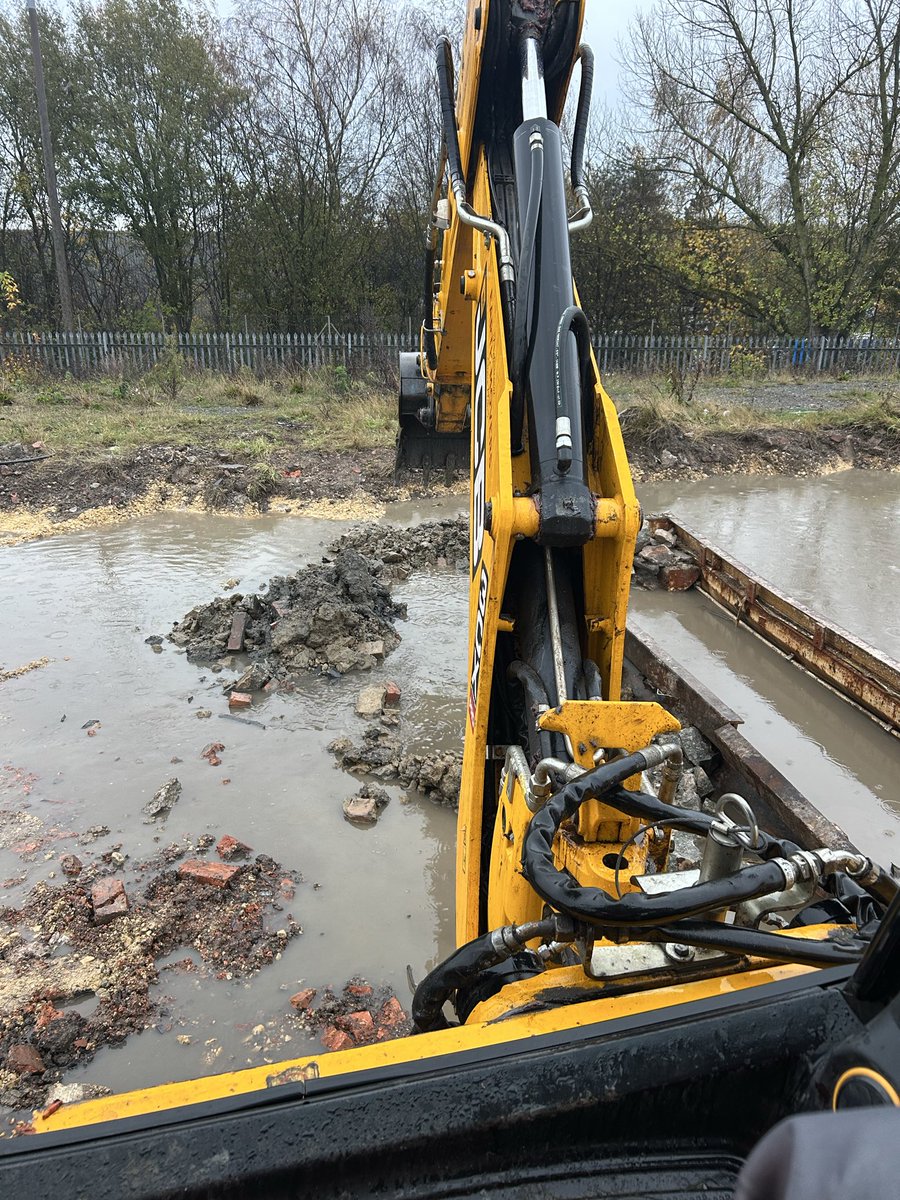 Getting in some practice on the #JCB #3CX a few weeks back 💪