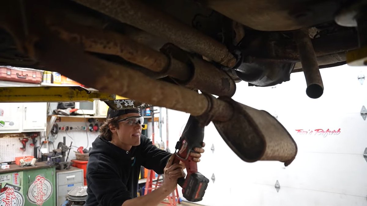 patinaiscooler's tweet photo. Cutting off the mufflers. My favourite part of any Tom's Refurb video. 😀 https://t.co/xzVNdYEqjA