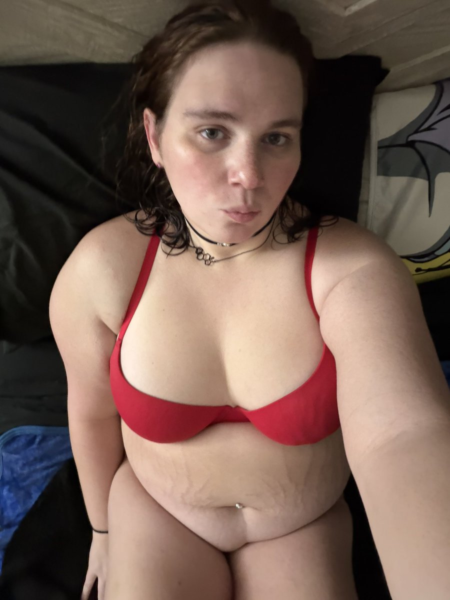 Anamoundsx's tweet photo. ❤️ #tgirlbbw #groobygirl #allnatural #red #mtf #curvy #curvytrans #imcute #impretty https://t.co/mjEKIl0HLs