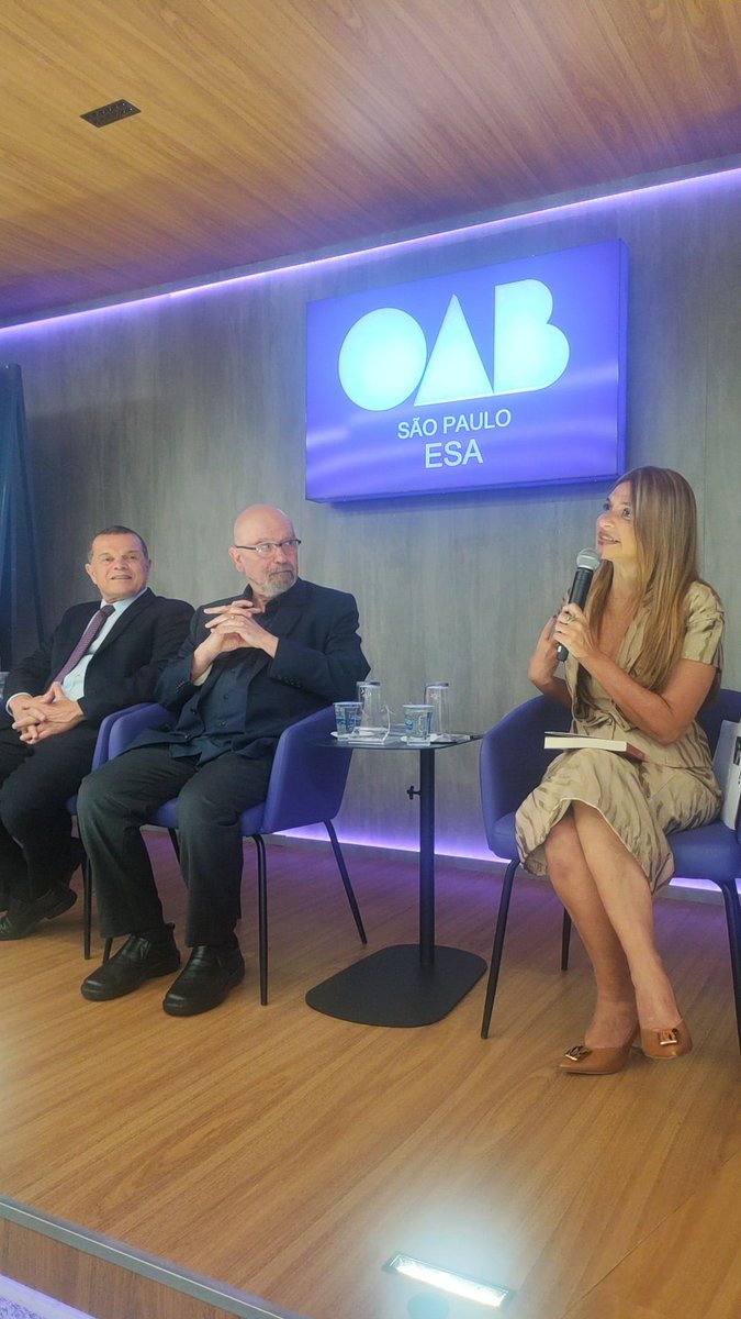 No lançamento de novo livro do Luiz Eduardo Soares, ESCOLHA SUA DISTOPIA Ou pense pelo avesso.
