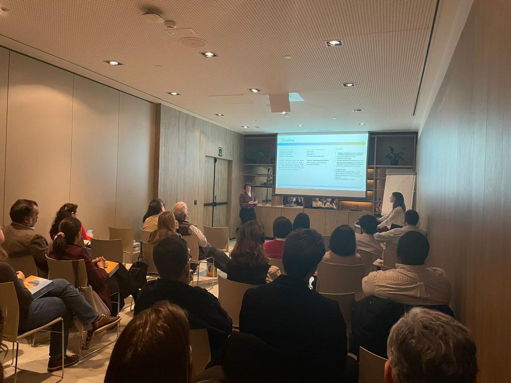 Ayer fue una tarde muy enriquecedora, revisando las consecuencias del insomnio crónico en el paciente neurológico, junto a mi brillante compañera <a href="/Elena_Ameyugo/">Elena Ameyugo Fernández del Campo</a>  No se trata sólo de recuperar horas de sueño, sino de mantener su arquitectura. 
<a href="/NeurologiaHRI/">NeurologiaClínicaMadrid</a>
#sueño #insomnio