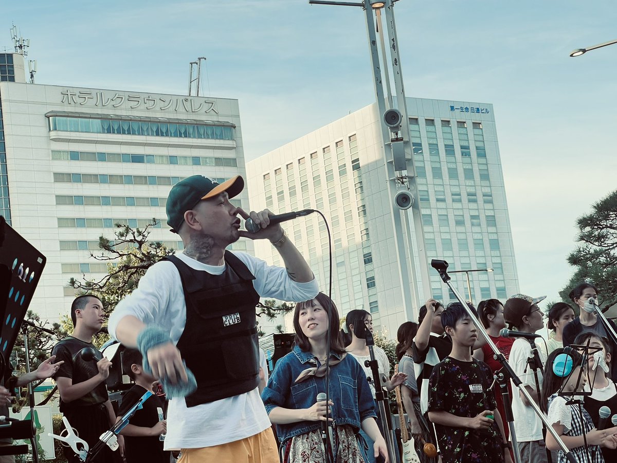 日曜日は浜松駅前にて歌います✨
無料でご覧いただけます♪
お気軽にお越しくださいね〜