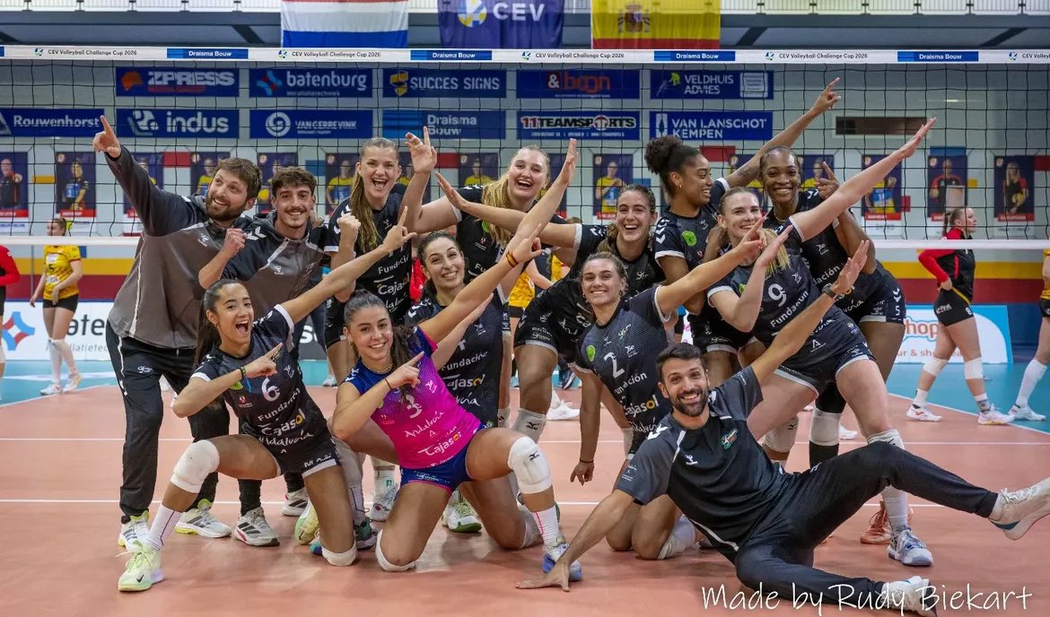 CAVEsquimo's tweet image. 🇪🇺💚 VICTORIAAAA EUROPEAAAAA PARA SER EQUIPO DE OCTAVOS DE FINAAAAAAL!!!! 

🤪 Vencimos en el set de oro 11-15 y seguimos SOÑANDO en EUROPA 

📸 @rudybiek 

#SomosCajasol #SomosEsquimo