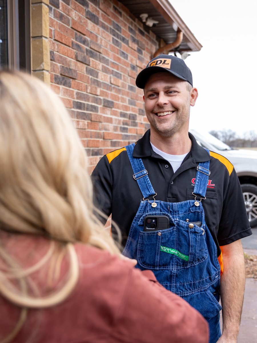 TheCDLGroup's tweet photo. From first handshake to final fix, our team keeps service personal and reliable. We always have a friendly face you can count on with our CDL technicians.They bring expertise and hometown service to every doorstep, including yours! 🛠️ #cdlgroup #customerservice https://t.co/UxNF9n202E