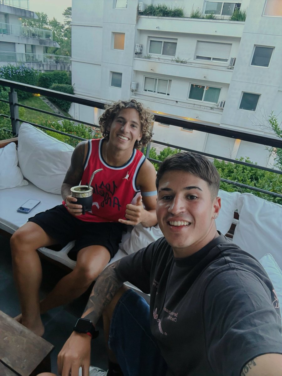 Tres campeones uruguayos mirándose fijamente 😝🤙🏻🏅