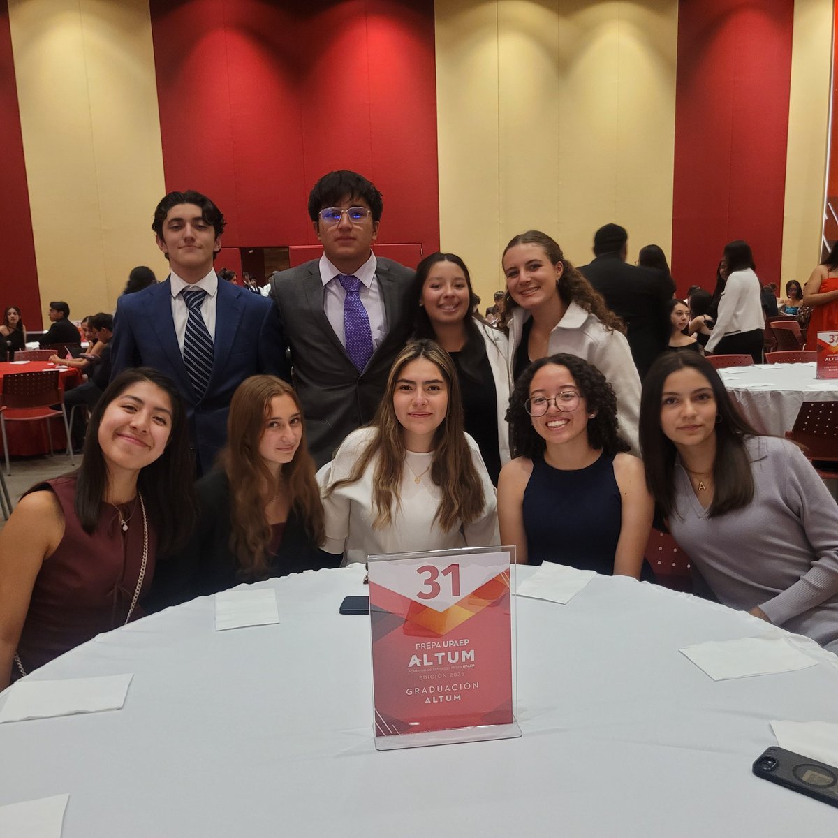 ¡Inicia la Graduación ALTUM! 🎓
Celebramos a quienes asumieron el reto de crecer y liderar.

#PrepasUPAEP #AcademiadeLiderazgo #Graduación