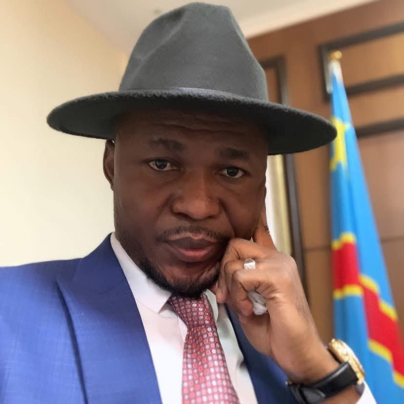 AlainMake20's tweet image. #RDC : Hier, j’ai reçu un appel d’un numéro masqué qui m’exigeait 1.000 $, prétendant être en possession d’une “sextape” me concernant. Sachant pertinemment que je suis un homme extrêmement fidèle à mon épouse, je lui ai répondu de la publier sur la RTNC au journal de 20h. Je ne…