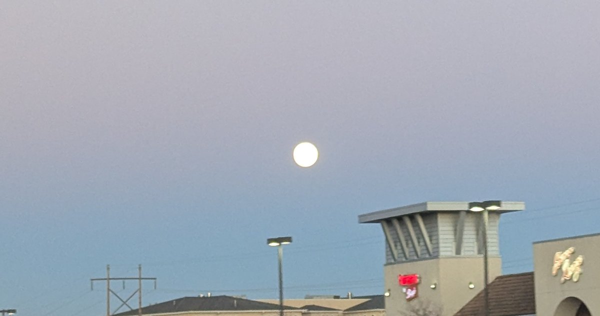 StephLuvsSports's tweet photo. #wintermoon
#supermoon
#lastfullmoon2025 https://t.co/aNny73PUsC