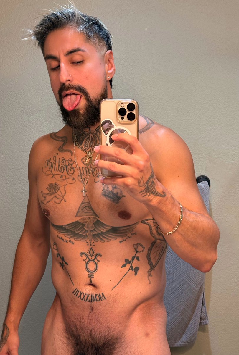 KingJayRod's tweet image. Can I lick it?