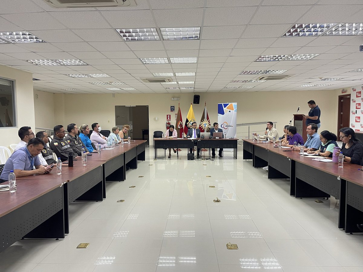 StoDomingoCJ's tweet photo. La dirección provincial de @StoDomingoCJ presidió las Mesas de Justicia y Género y de Niñez y Adolescencia, con la participación de entidades públicas y organizaciones sociales. El encuentro permitió avanzar en acciones conjuntas para la protección y restitución de derechos. https://t.co/82jqoRzEqH