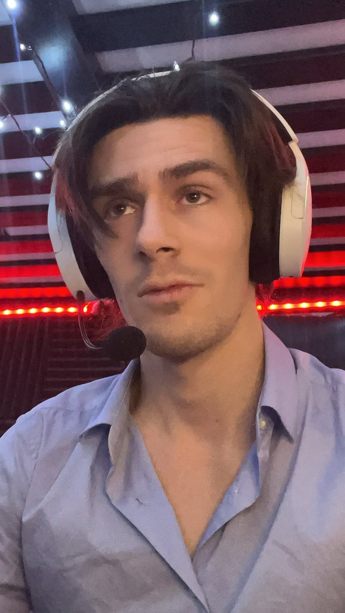 True_Maxissimo's tweet image. #robertrobertson #dispatch #DispatchGame cosplay