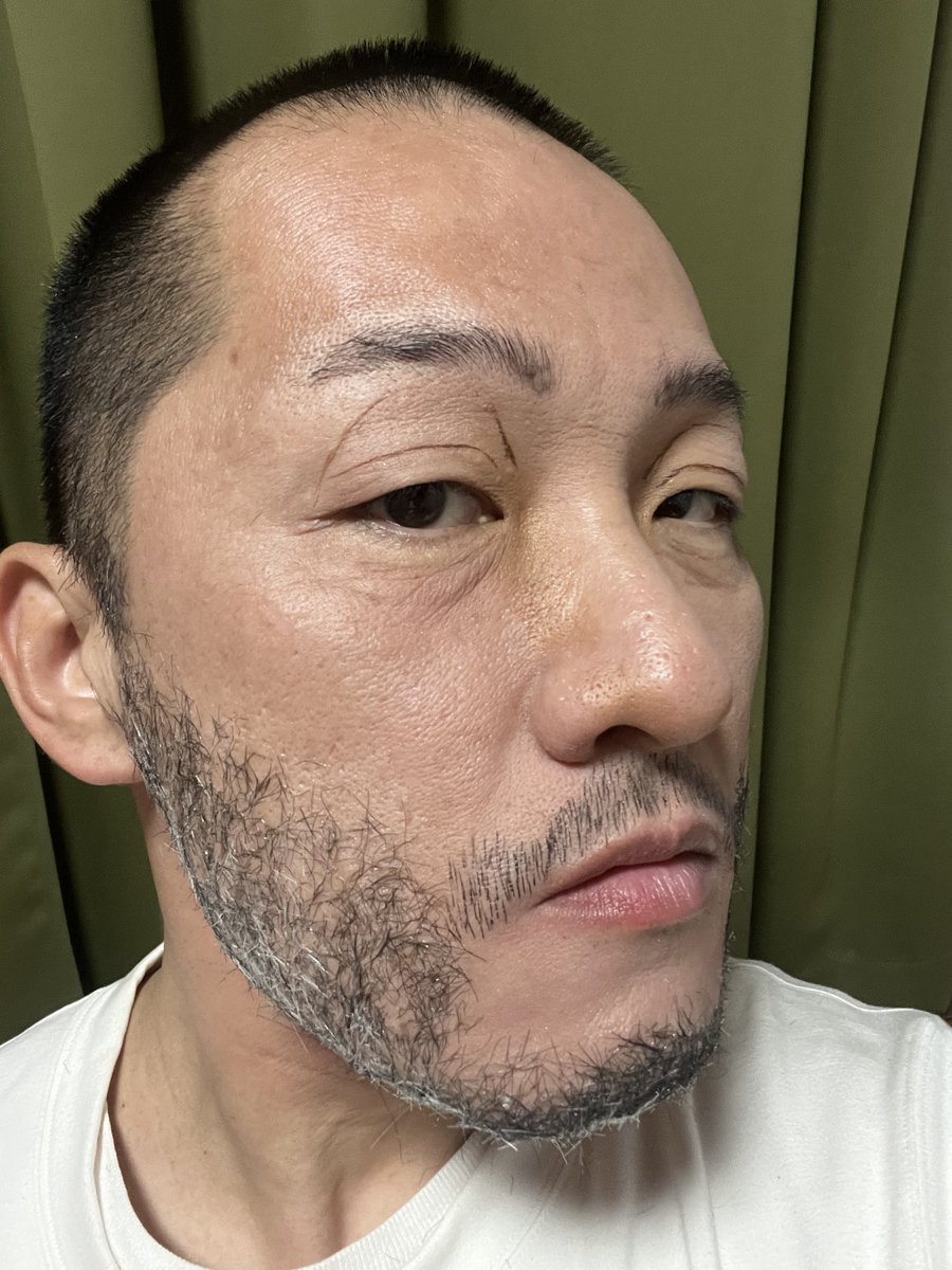 にーやん tweet media