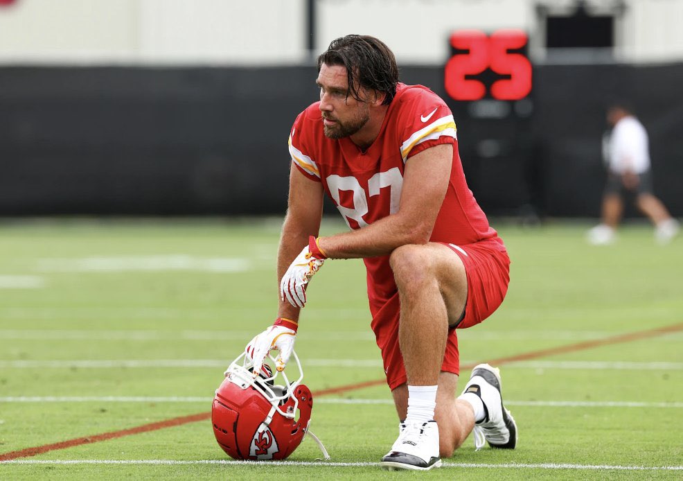 #WPMOYChallenge + <a href="/tkelce/">Travis Kelce</a> 
#ProBowlVote      + Travis Kelce